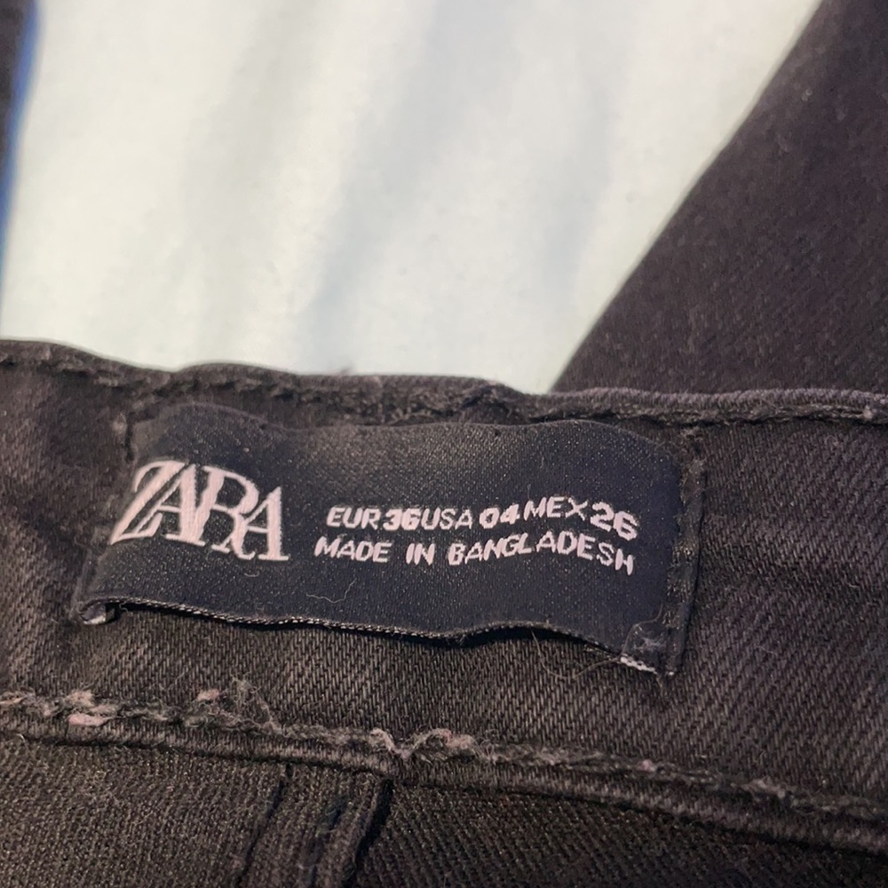 Zara High Rise Ripped Jean - Picture 4 of 4